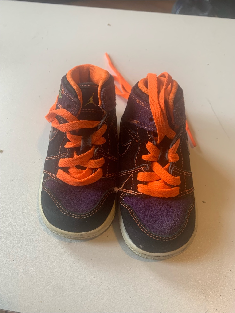 Jordan Kids High-Top Sneakers in Purple with Orange Laces